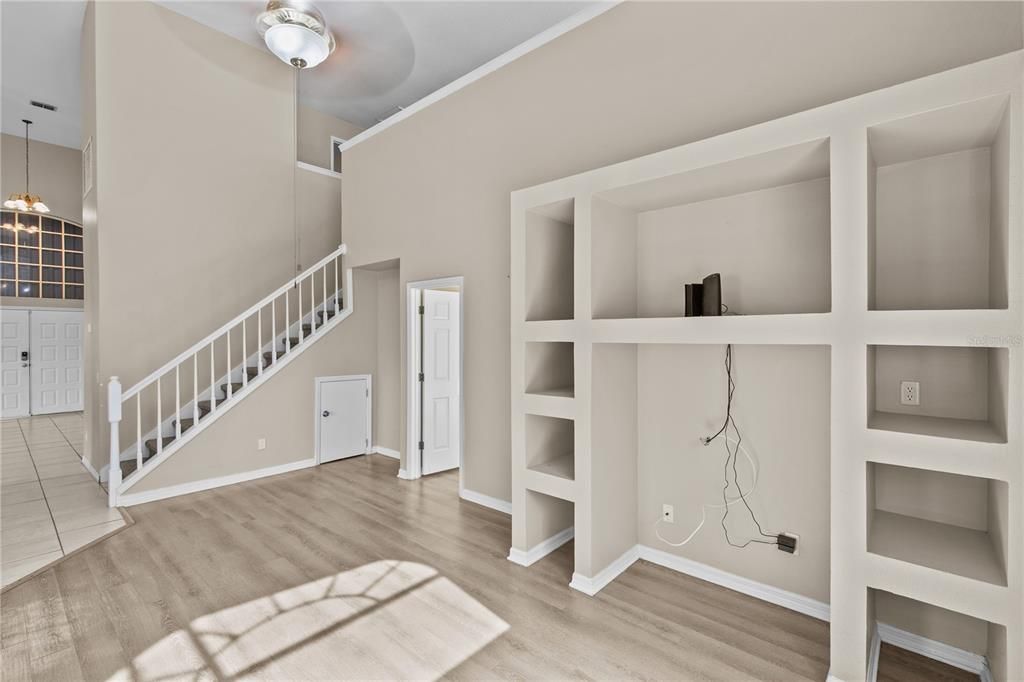 Active With Contract: $385,000 (3 beds, 2 baths, 2342 Square Feet)