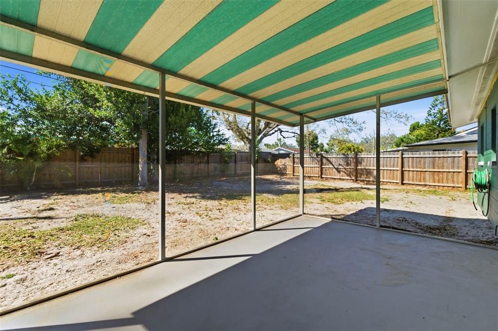 For Sale: $359,900 (2 beds, 1 baths, 875 Square Feet)