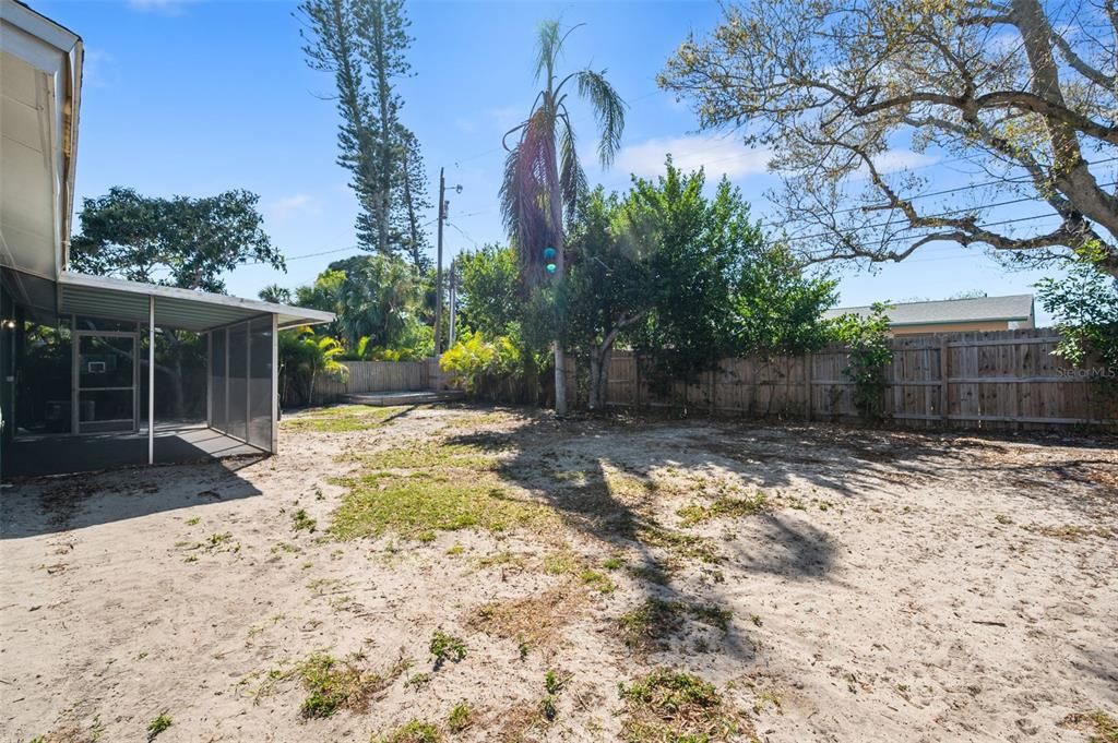 For Sale: $359,900 (2 beds, 1 baths, 875 Square Feet)