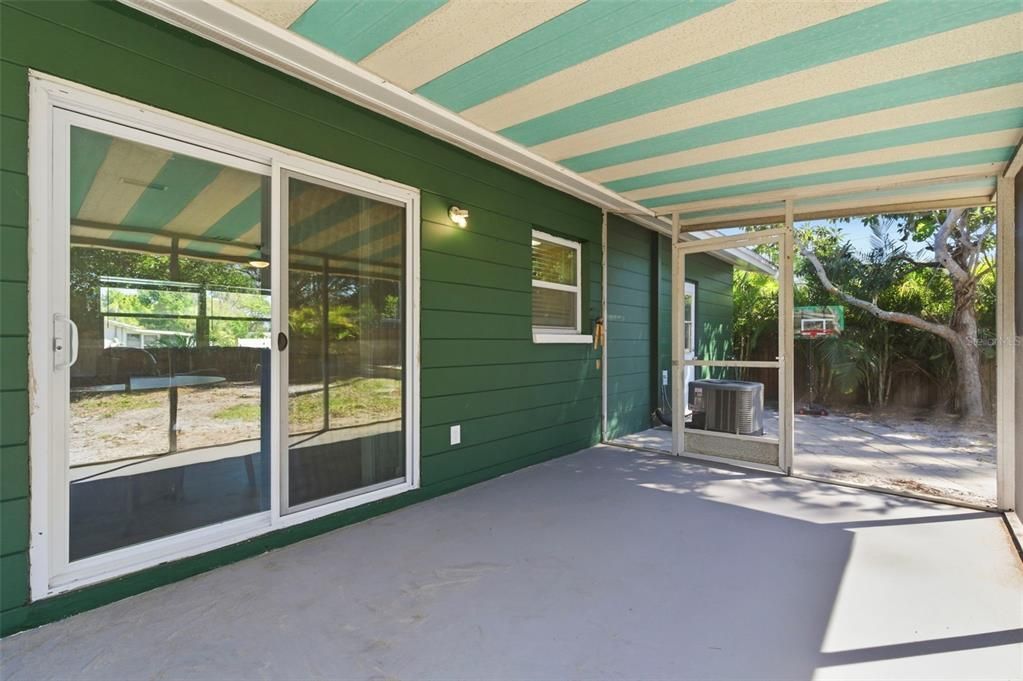For Sale: $359,900 (2 beds, 1 baths, 875 Square Feet)