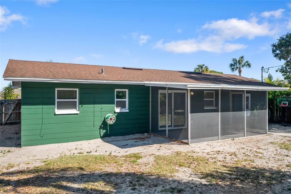 For Sale: $359,900 (2 beds, 1 baths, 875 Square Feet)