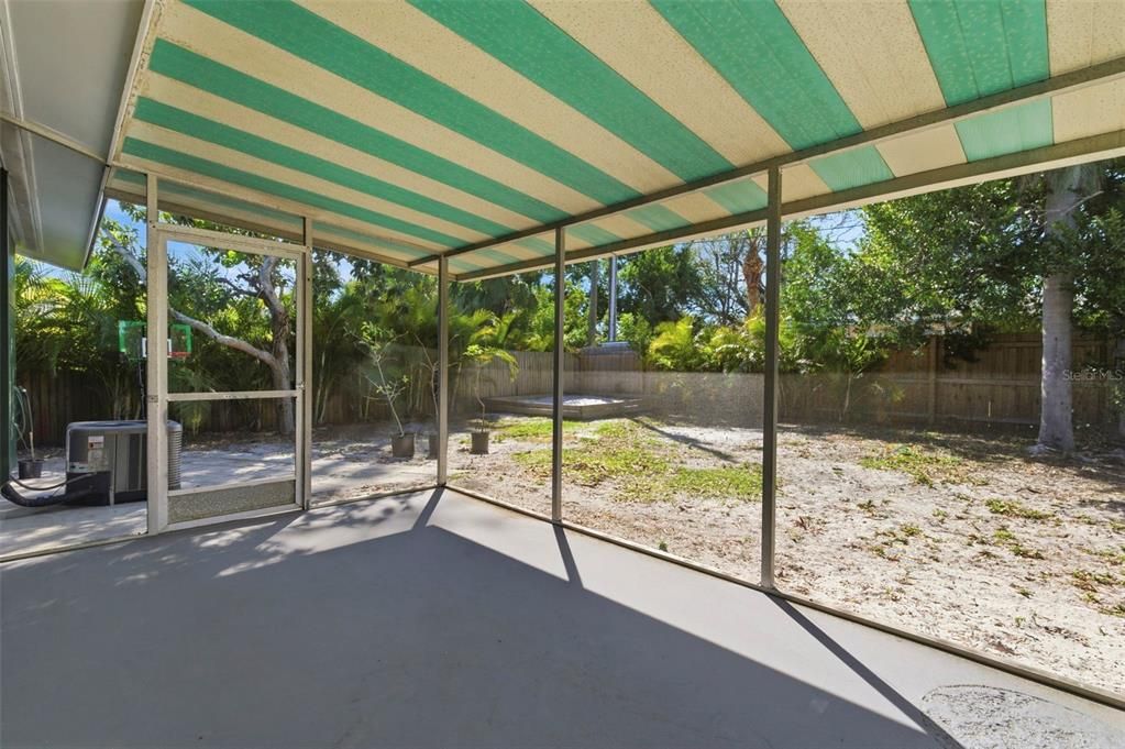 For Sale: $359,900 (2 beds, 1 baths, 875 Square Feet)