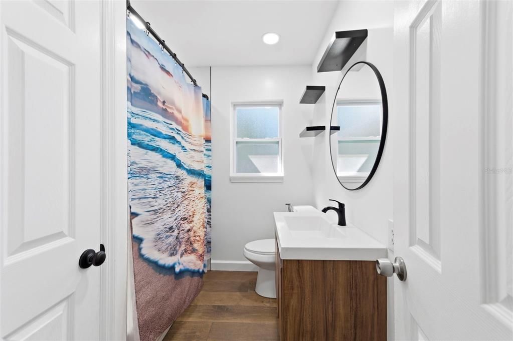 For Sale: $359,900 (2 beds, 1 baths, 875 Square Feet)