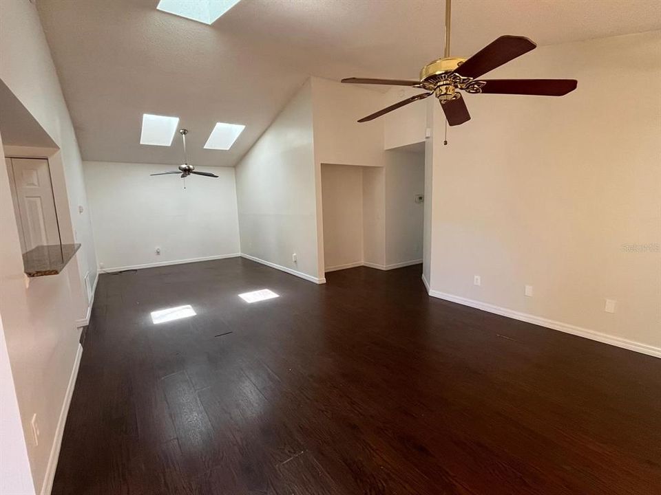 В аренду: $1,975 (3 спален, 2 ванн, 1314 Квадратных фут)