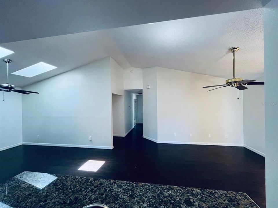 В аренду: $1,975 (3 спален, 2 ванн, 1314 Квадратных фут)