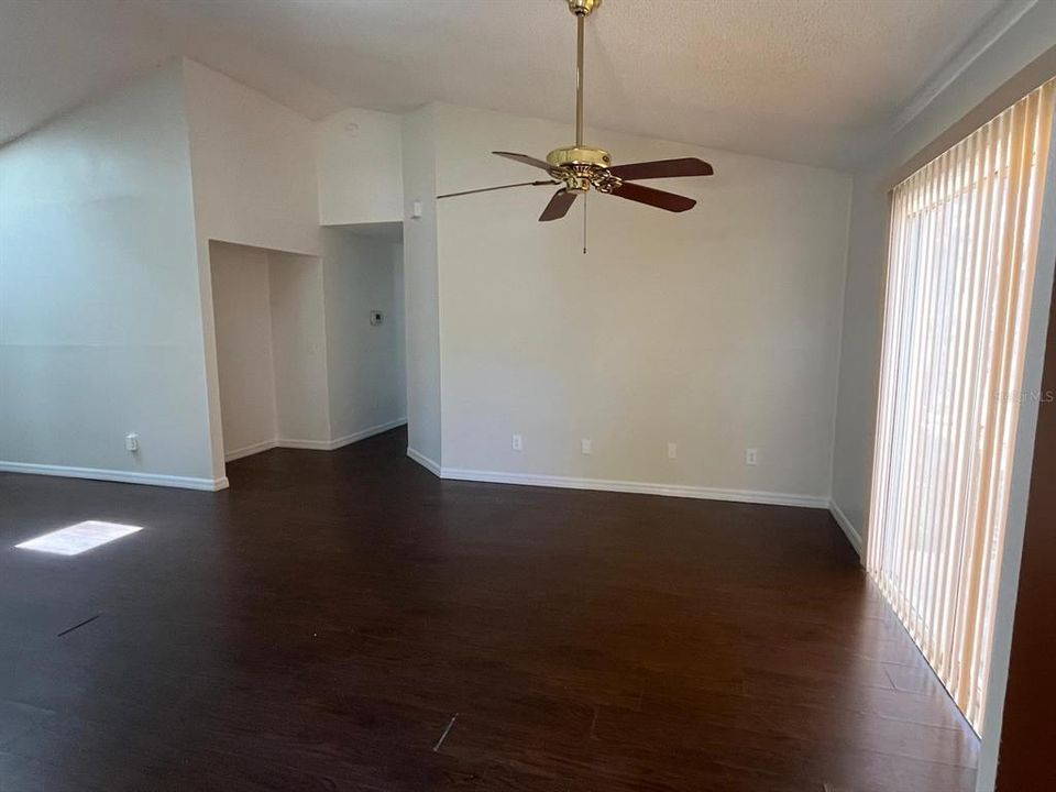 В аренду: $1,975 (3 спален, 2 ванн, 1314 Квадратных фут)