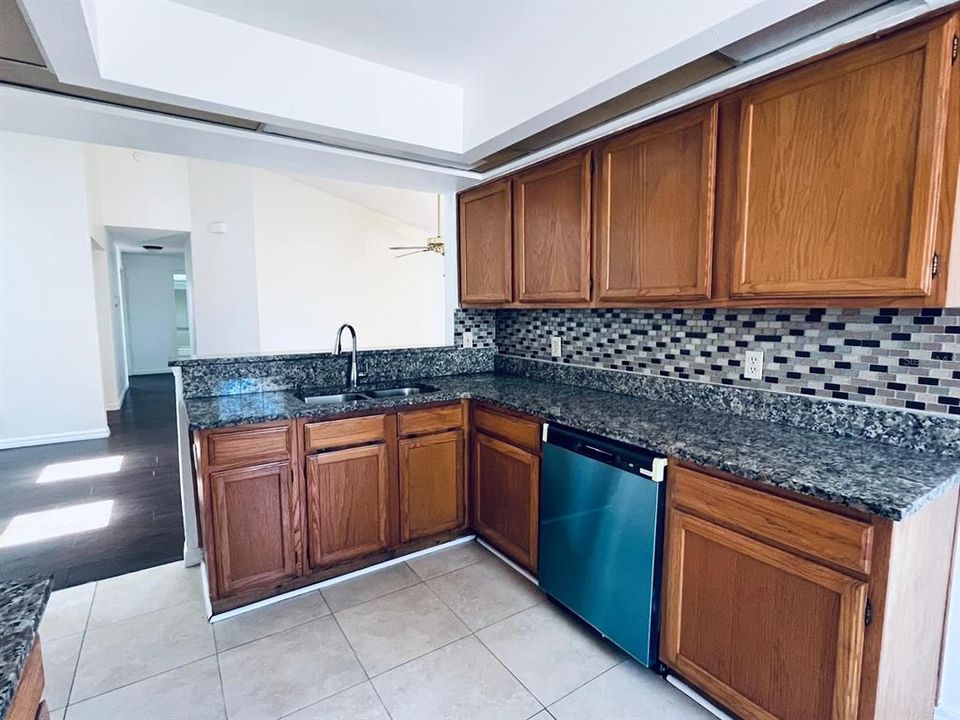 В аренду: $1,975 (3 спален, 2 ванн, 1314 Квадратных фут)