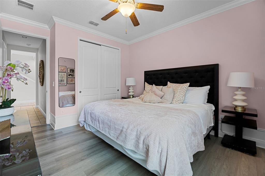 For Sale: $950,000 (9 beds, 8 baths, 4630 Square Feet)