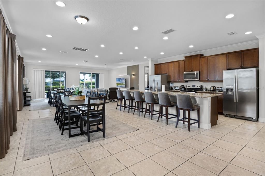 For Sale: $950,000 (9 beds, 8 baths, 4630 Square Feet)