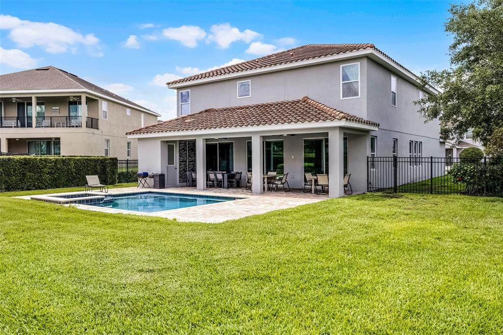 For Sale: $950,000 (9 beds, 8 baths, 4630 Square Feet)