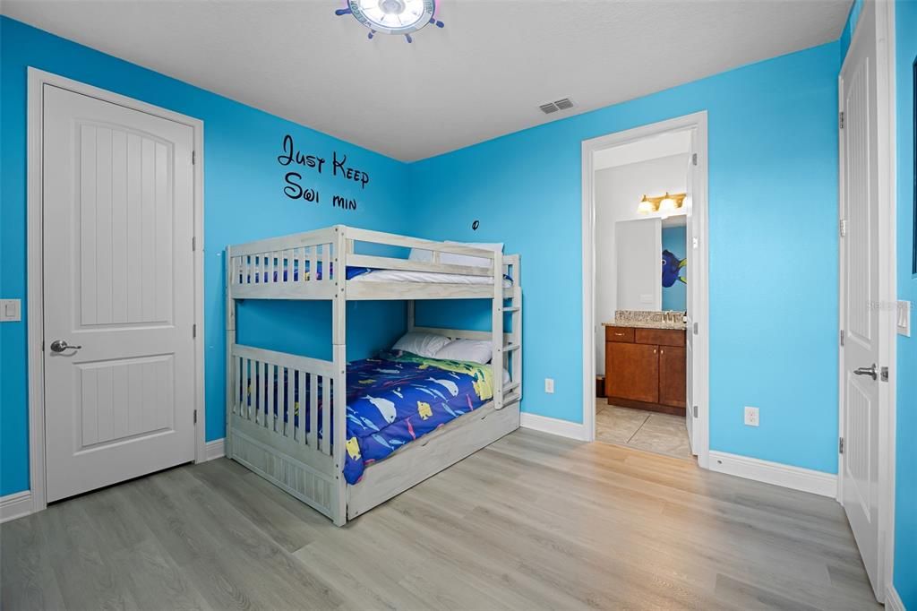 For Sale: $950,000 (9 beds, 8 baths, 4630 Square Feet)