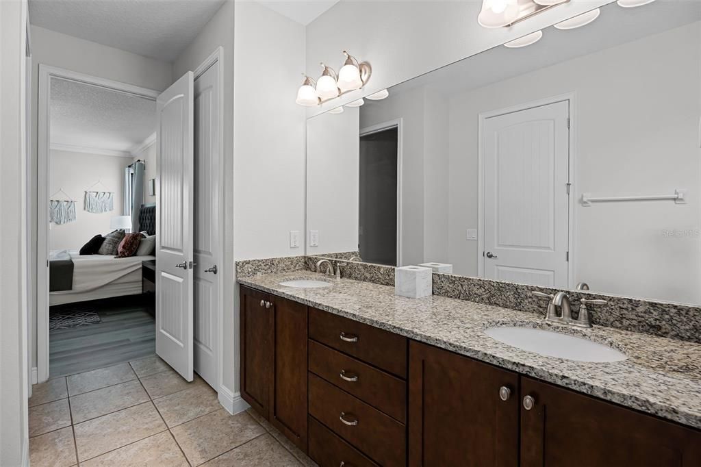 For Sale: $950,000 (9 beds, 8 baths, 4630 Square Feet)