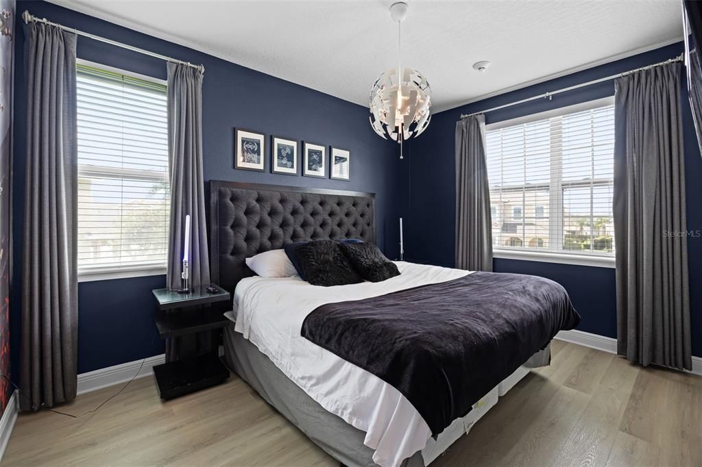 For Sale: $950,000 (9 beds, 8 baths, 4630 Square Feet)