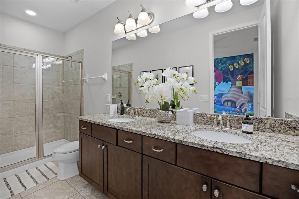 For Sale: $950,000 (9 beds, 8 baths, 4630 Square Feet)