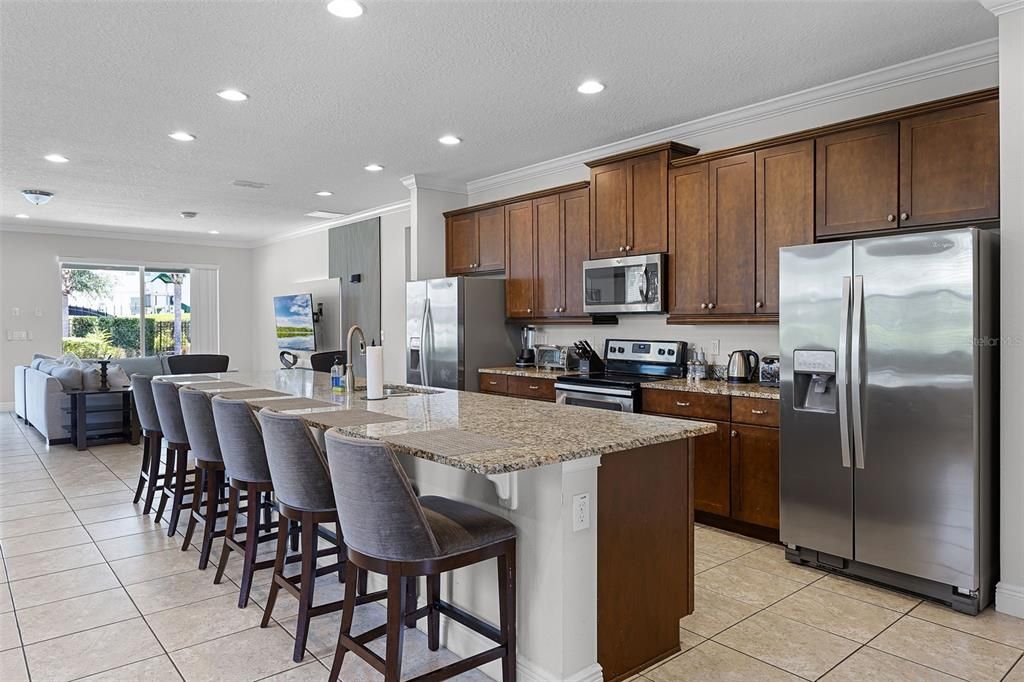 For Sale: $950,000 (9 beds, 8 baths, 4630 Square Feet)