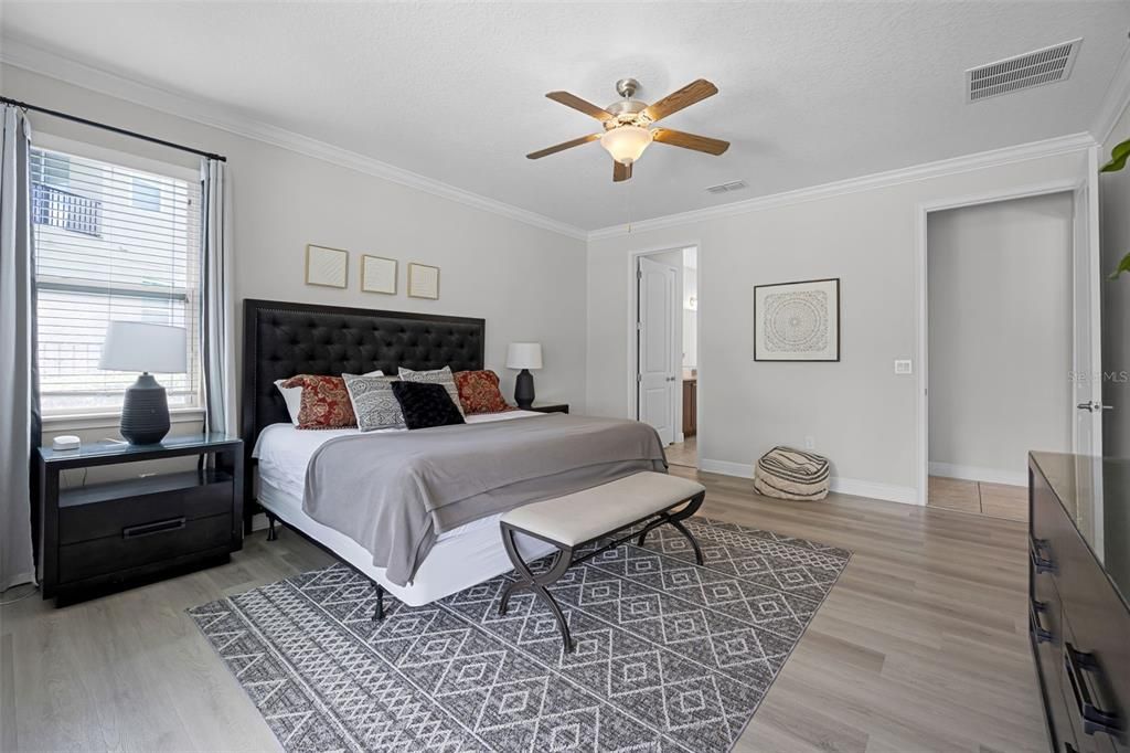 For Sale: $950,000 (9 beds, 8 baths, 4630 Square Feet)