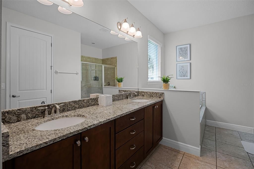 For Sale: $950,000 (9 beds, 8 baths, 4630 Square Feet)