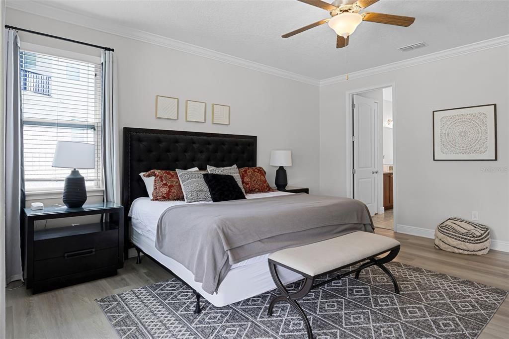 For Sale: $950,000 (9 beds, 8 baths, 4630 Square Feet)