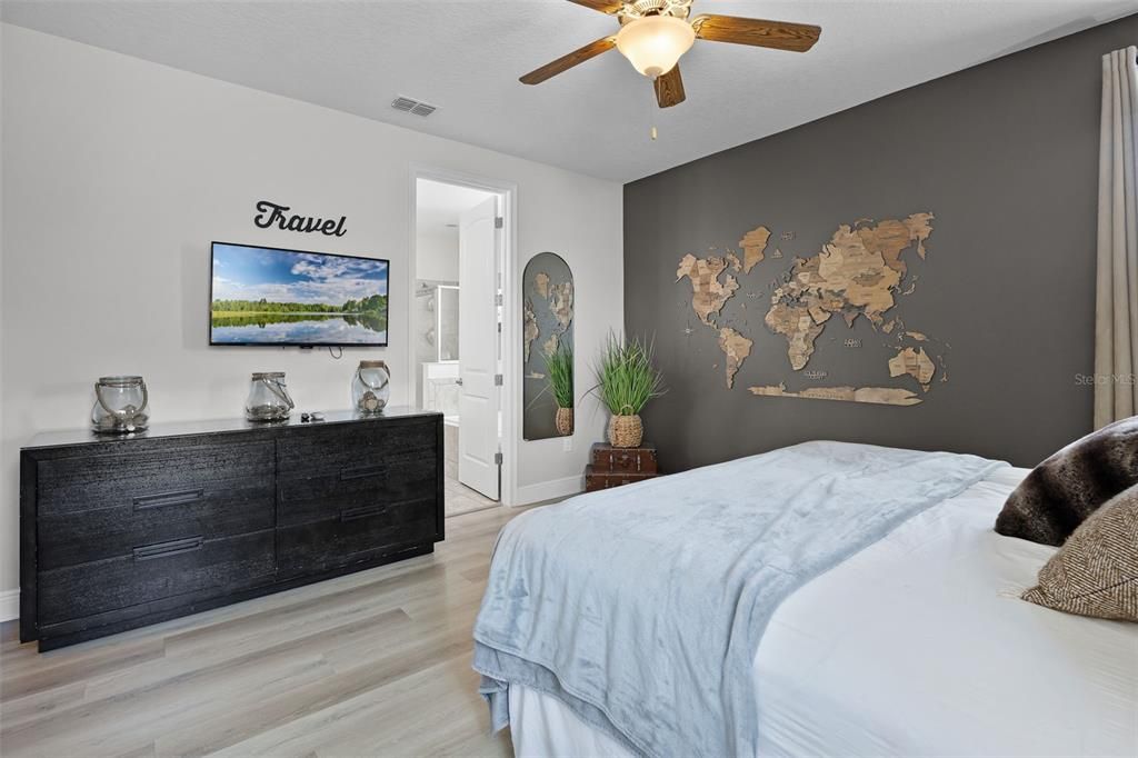 For Sale: $950,000 (9 beds, 8 baths, 4630 Square Feet)