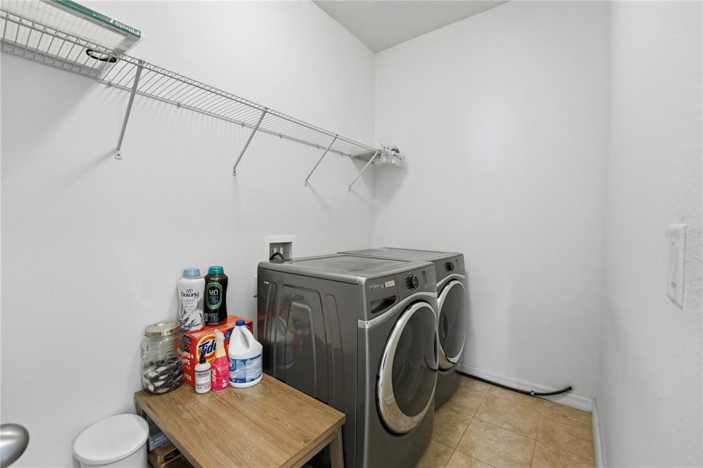 En Venta: $630,000 (5 camas, 3 baños, 3300 Pies cuadrados)