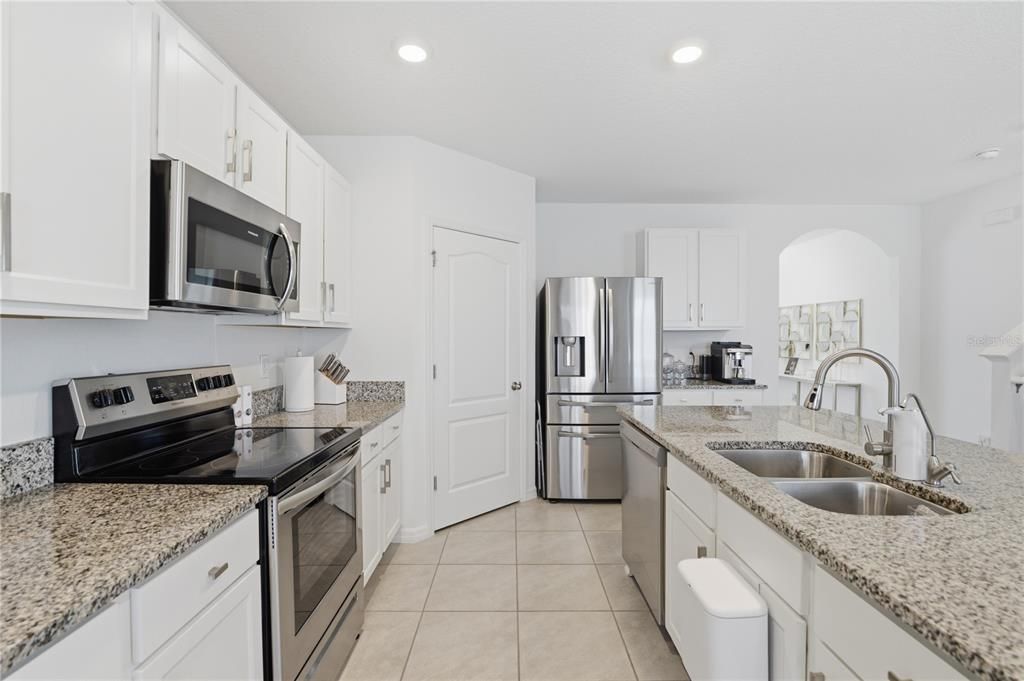 Active With Contract: $425,000 (5 beds, 3 baths, 2674 Square Feet)