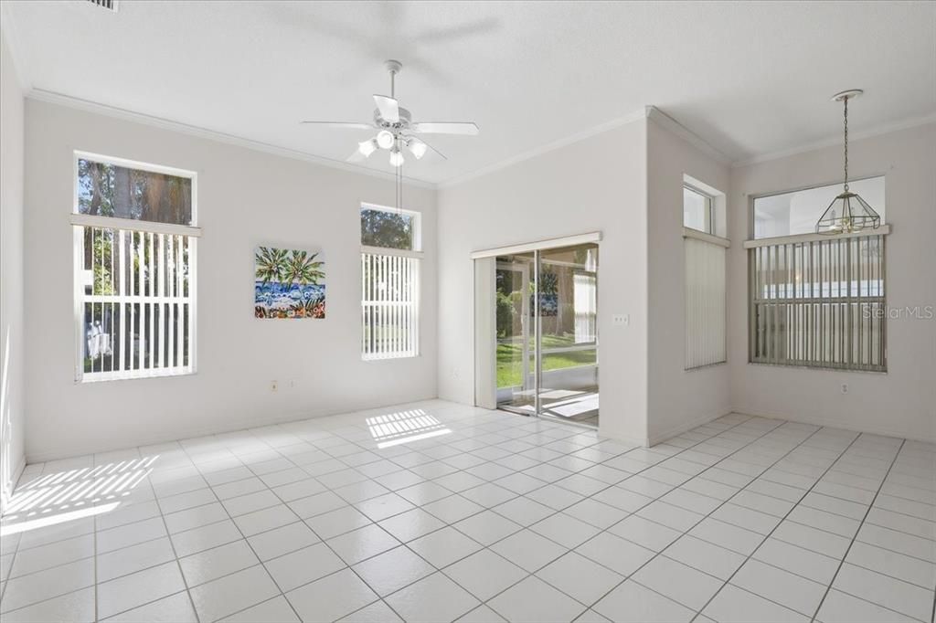 Activo con contrato: $359,875 (4 camas, 2 baños, 2357 Pies cuadrados)