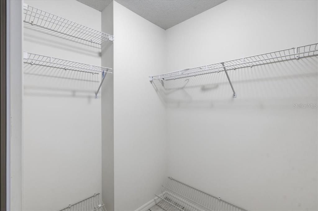 Activo con contrato: $359,875 (4 camas, 2 baños, 2357 Pies cuadrados)