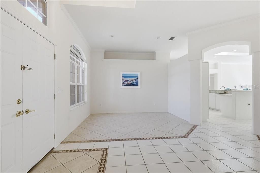Activo con contrato: $359,875 (4 camas, 2 baños, 2357 Pies cuadrados)
