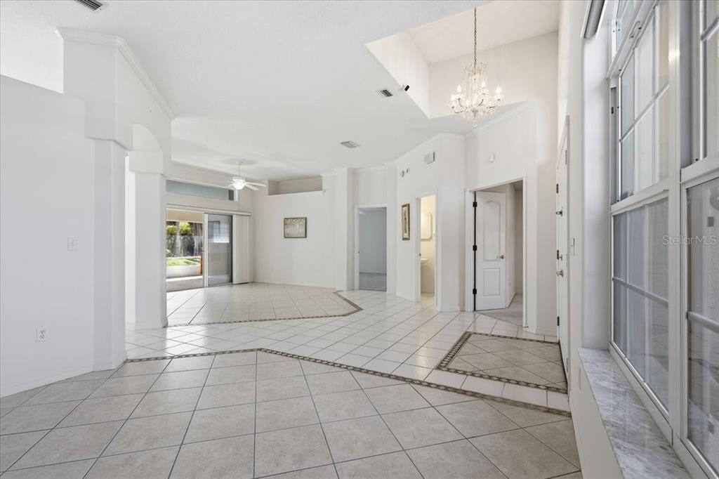 Activo con contrato: $359,875 (4 camas, 2 baños, 2357 Pies cuadrados)