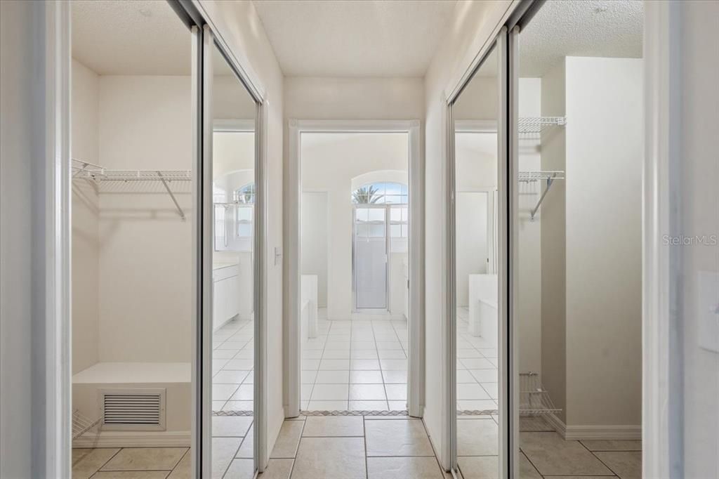 Activo con contrato: $359,875 (4 camas, 2 baños, 2357 Pies cuadrados)