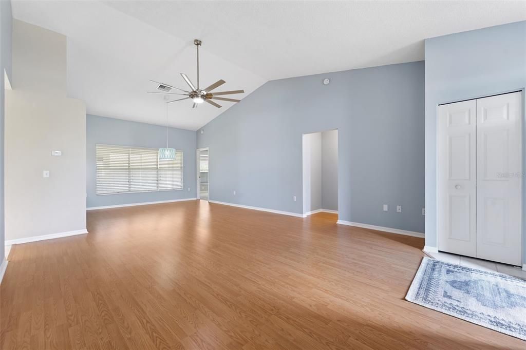 For Rent: $1,950 (2 beds, 2 baths, 1450 Square Feet)
