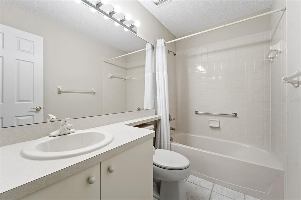 For Rent: $1,950 (2 beds, 2 baths, 1450 Square Feet)