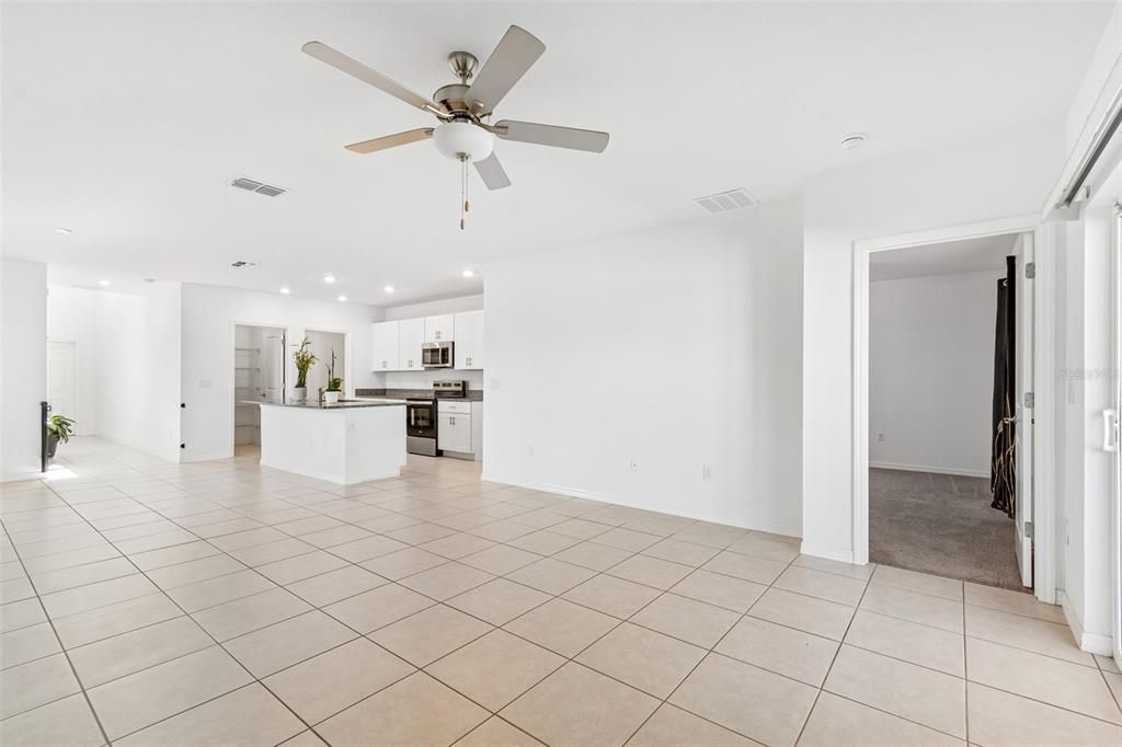 En Venta: $445,000 (5 camas, 2 baños, 2389 Pies cuadrados)