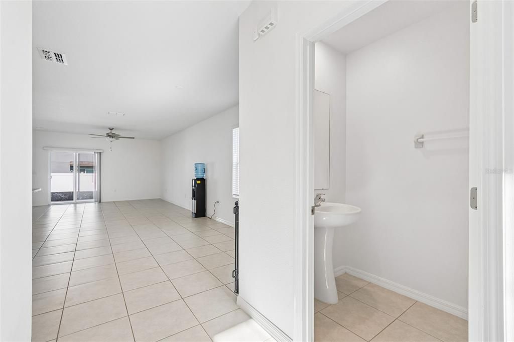 En Venta: $445,000 (5 camas, 2 baños, 2389 Pies cuadrados)