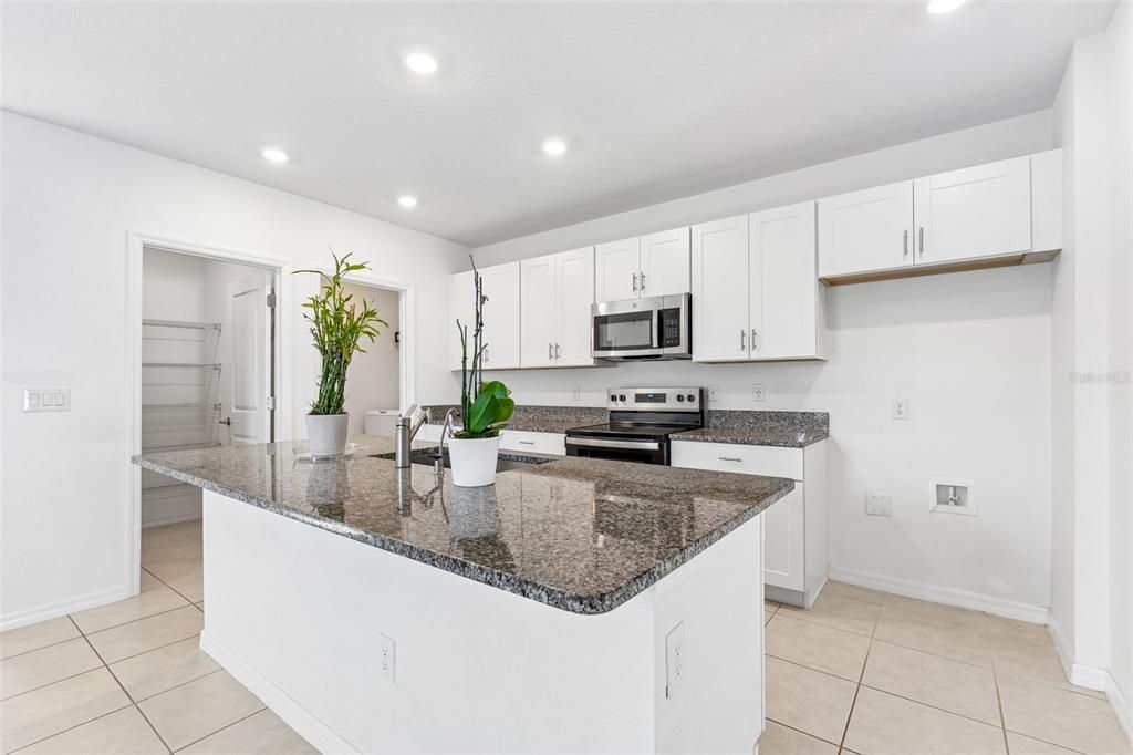 En Venta: $445,000 (5 camas, 2 baños, 2389 Pies cuadrados)