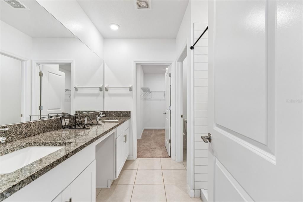 En Venta: $445,000 (5 camas, 2 baños, 2389 Pies cuadrados)