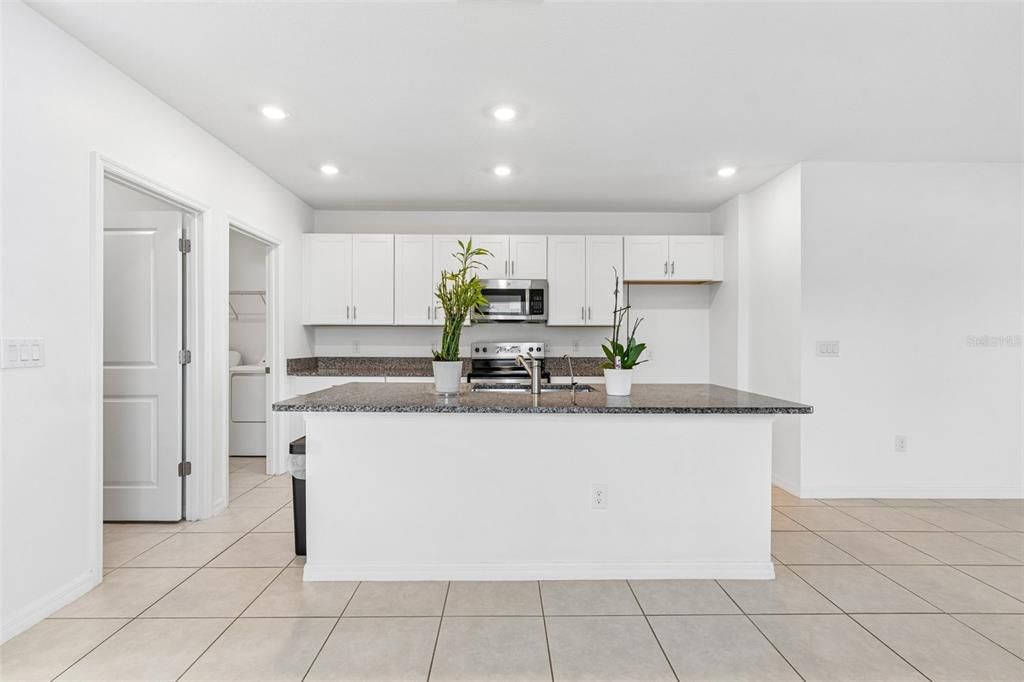 En Venta: $445,000 (5 camas, 2 baños, 2389 Pies cuadrados)
