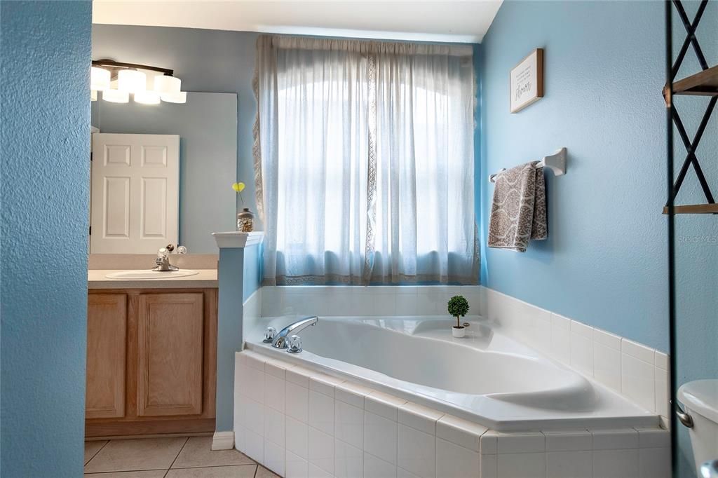 For Rent: $2,000 (3 beds, 2 baths, 1230 Square Feet)