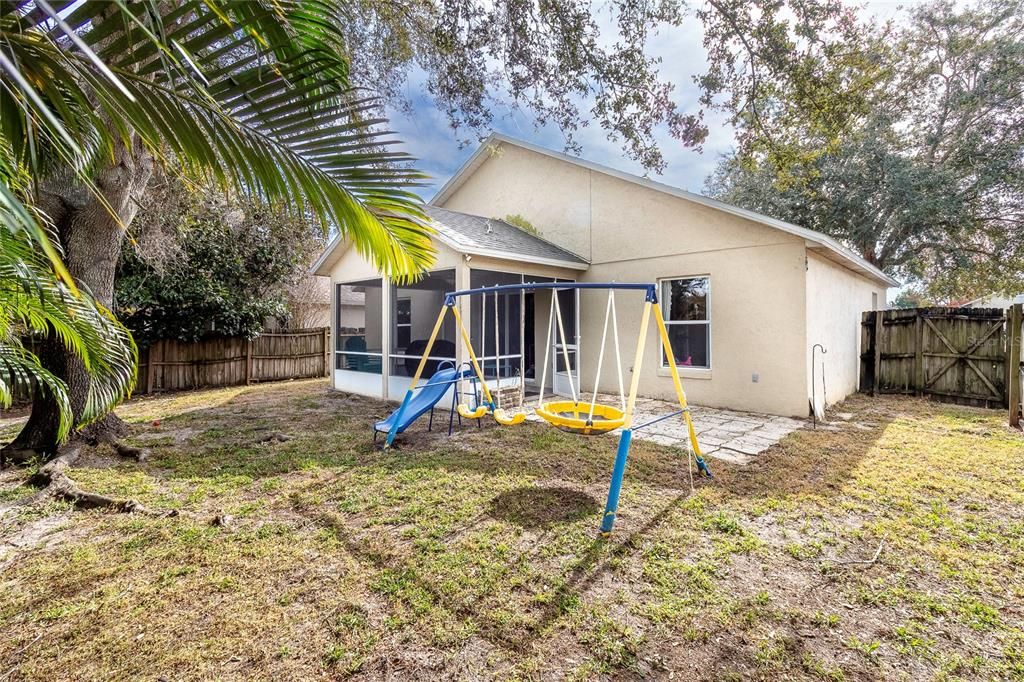 For Rent: $2,000 (3 beds, 2 baths, 1230 Square Feet)