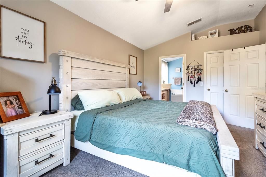 For Rent: $2,000 (3 beds, 2 baths, 1230 Square Feet)