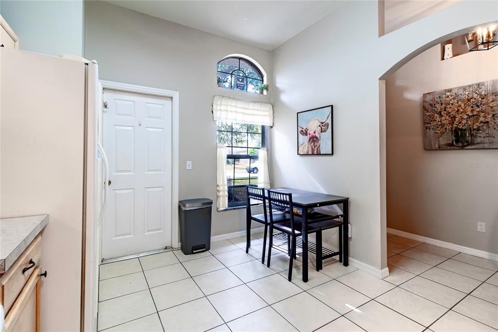 For Rent: $2,000 (3 beds, 2 baths, 1230 Square Feet)