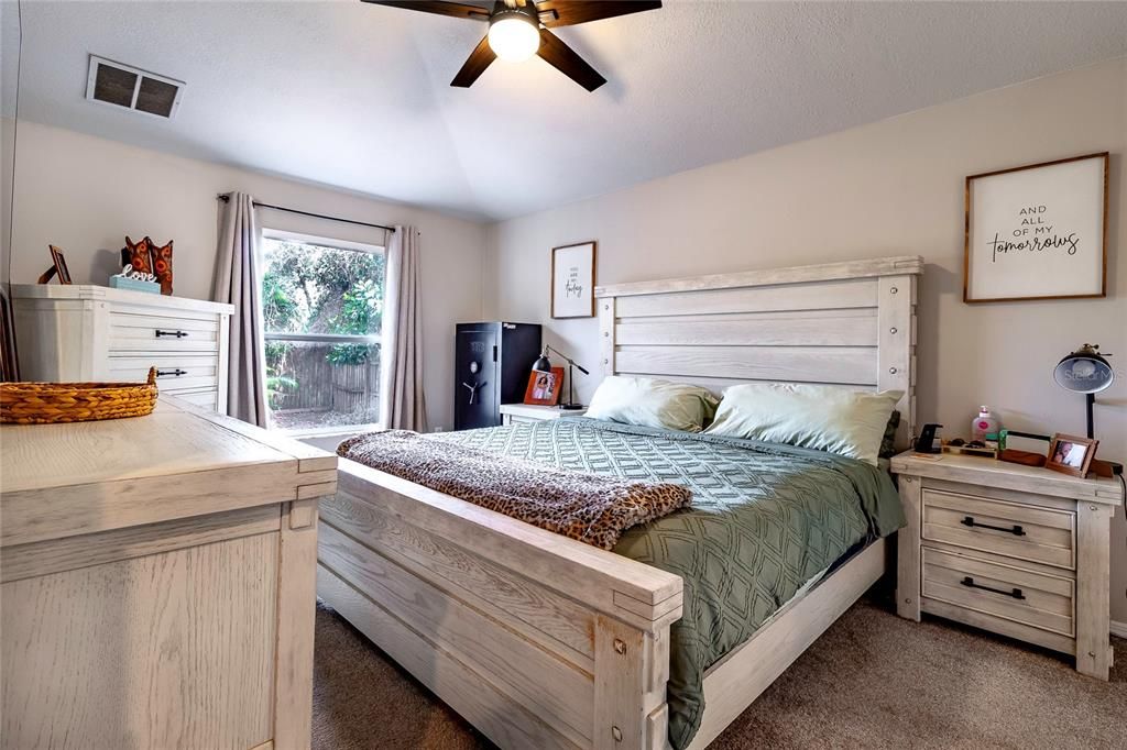 For Rent: $2,000 (3 beds, 2 baths, 1230 Square Feet)