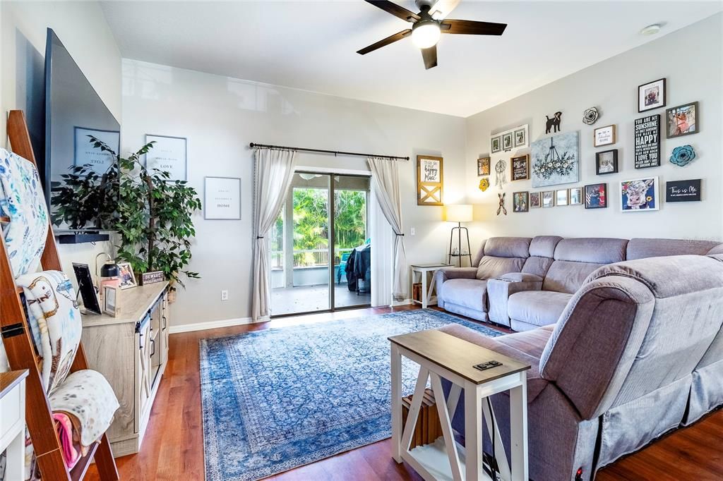For Rent: $2,000 (3 beds, 2 baths, 1230 Square Feet)