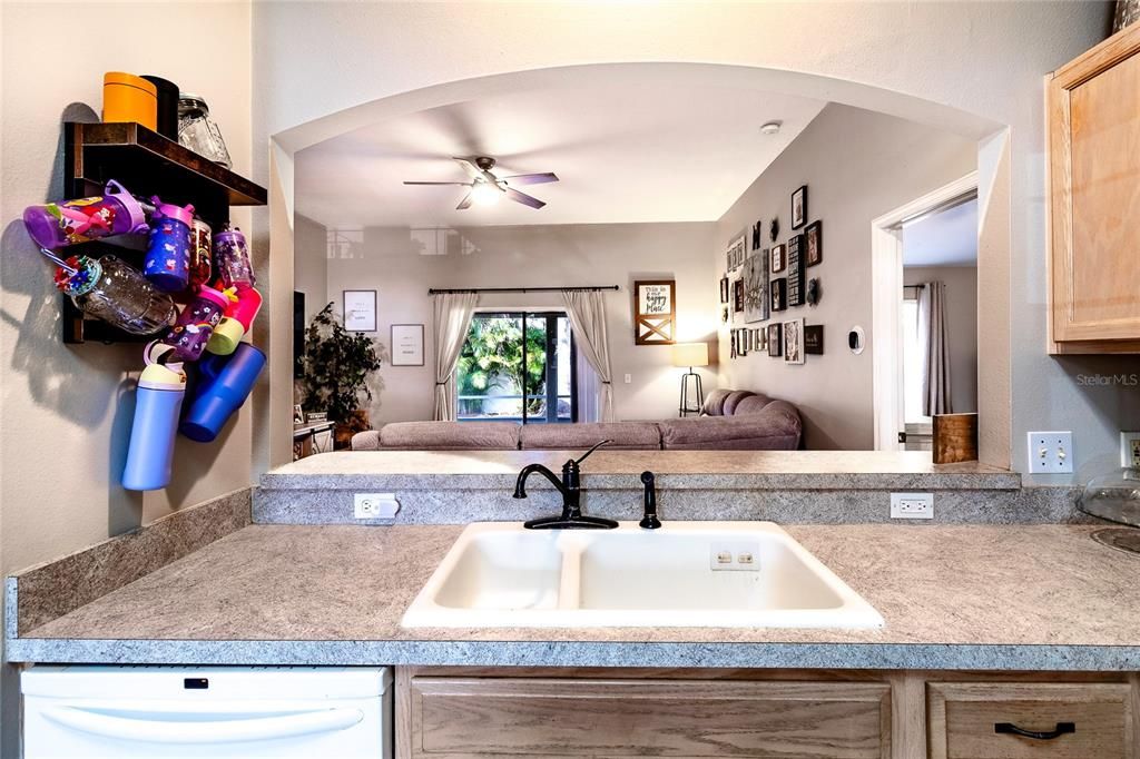 For Rent: $2,000 (3 beds, 2 baths, 1230 Square Feet)