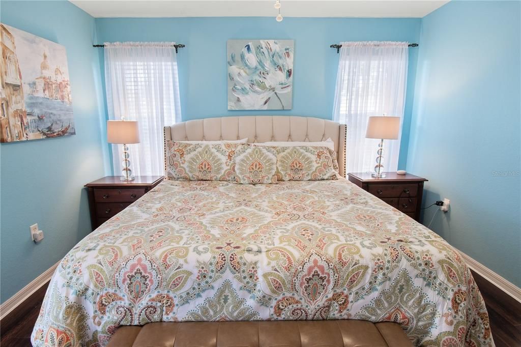 For Sale: $297,000 (2 beds, 2 baths, 1251 Square Feet)