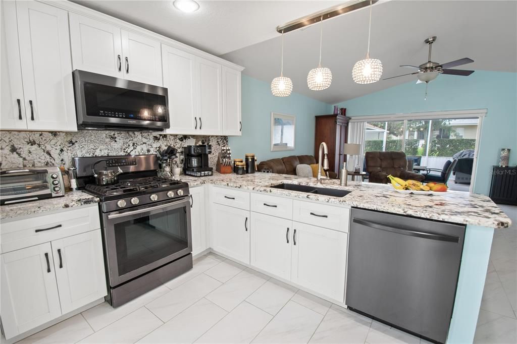 For Sale: $297,000 (2 beds, 2 baths, 1251 Square Feet)