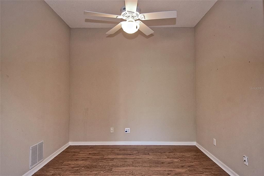 Activo con contrato: $355,000 (2 camas, 2 baños, 1440 Pies cuadrados)