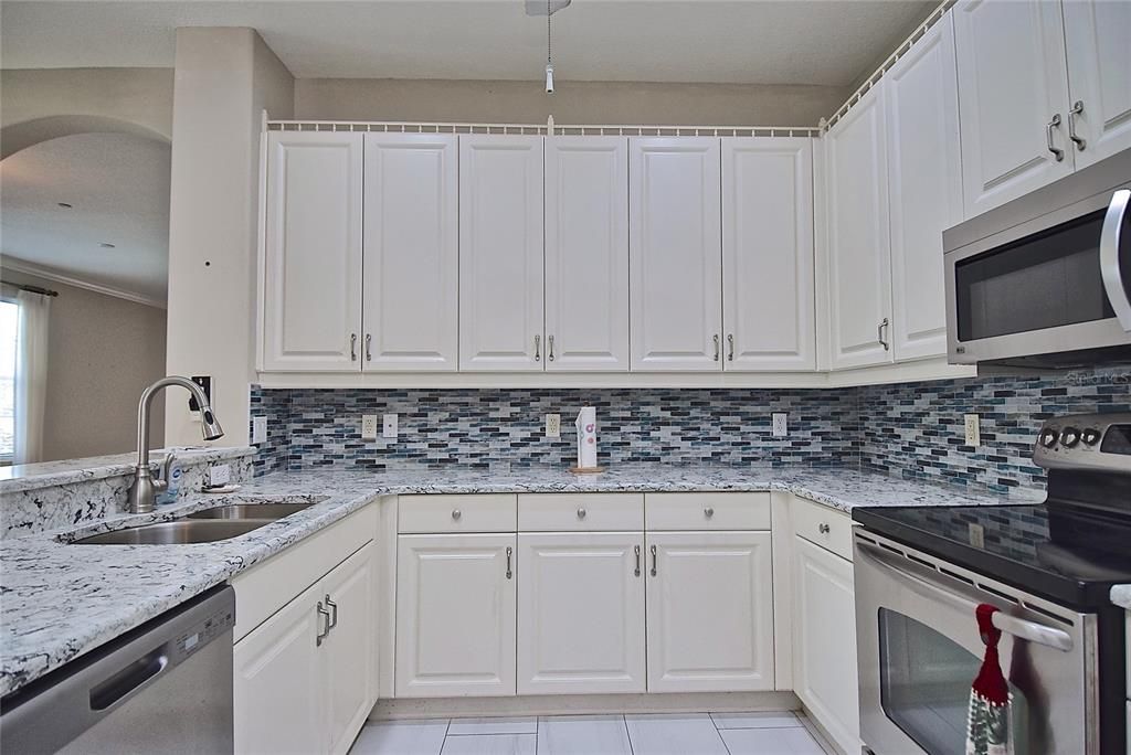 Activo con contrato: $355,000 (2 camas, 2 baños, 1440 Pies cuadrados)