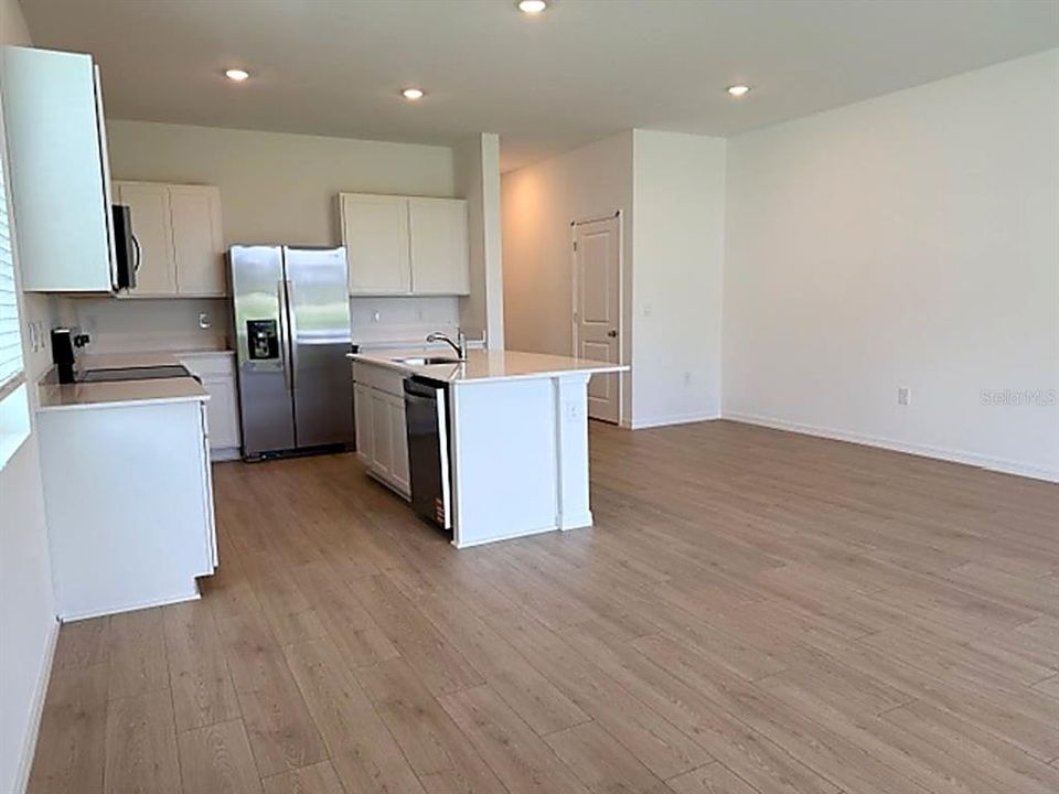 В аренду: $2,495 (3 спален, 2 ванн, 1758 Квадратных фут)