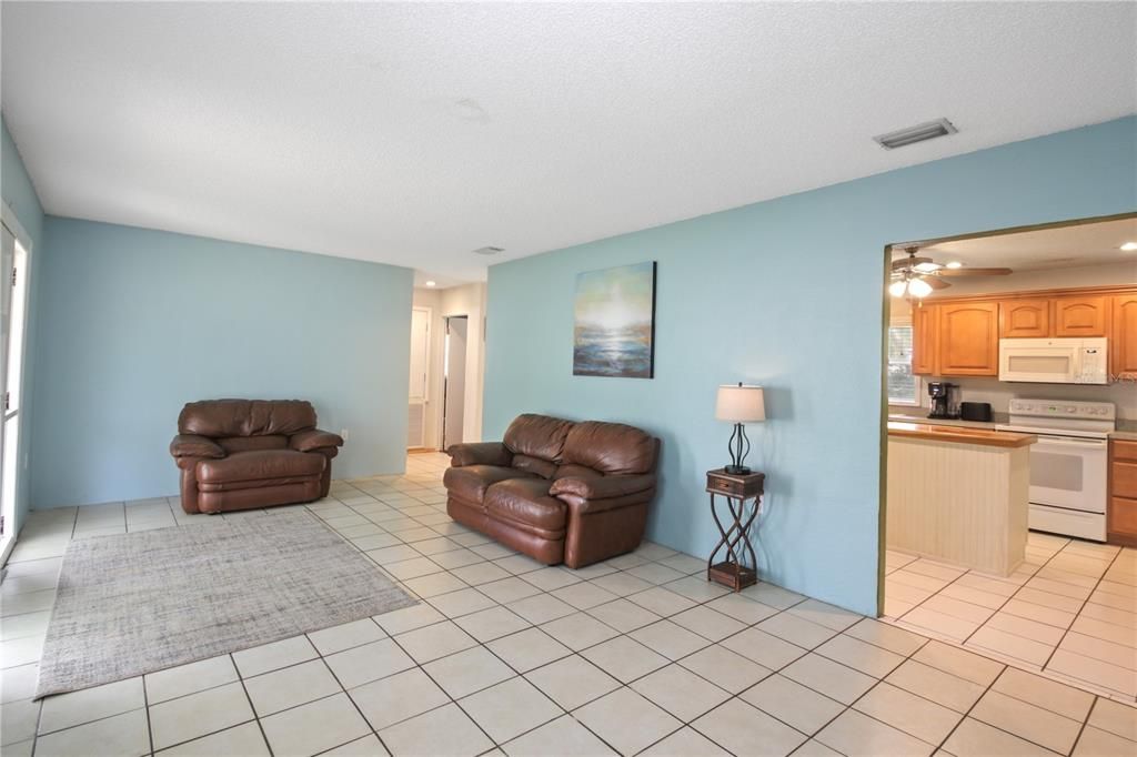 For Sale: $375,000 (3 beds, 2 baths, 1684 Square Feet)